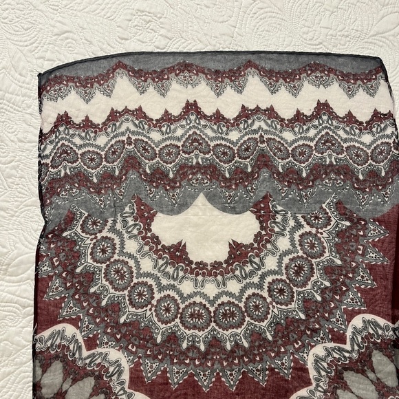 Scarf - Picture 2 of 8